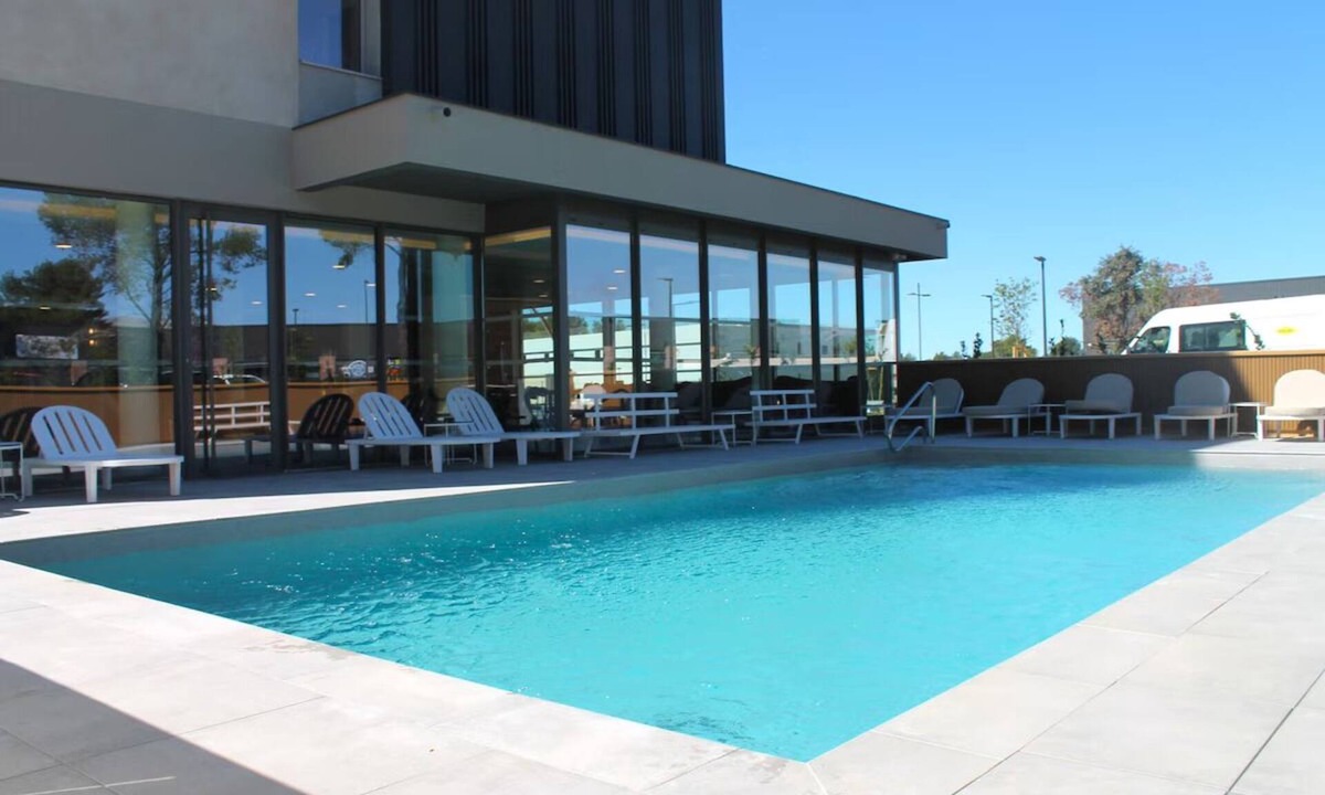 Signes Hotel | Peaceful Junior Suite Near Sainte-Baume Natural Park - 3.4 miles | Pet-Friendly