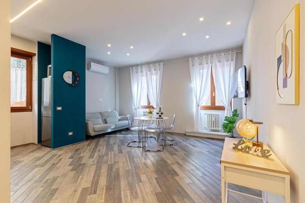 Rione VII Regola Apartment | Pellegrini spaciuos 2 rooms Home