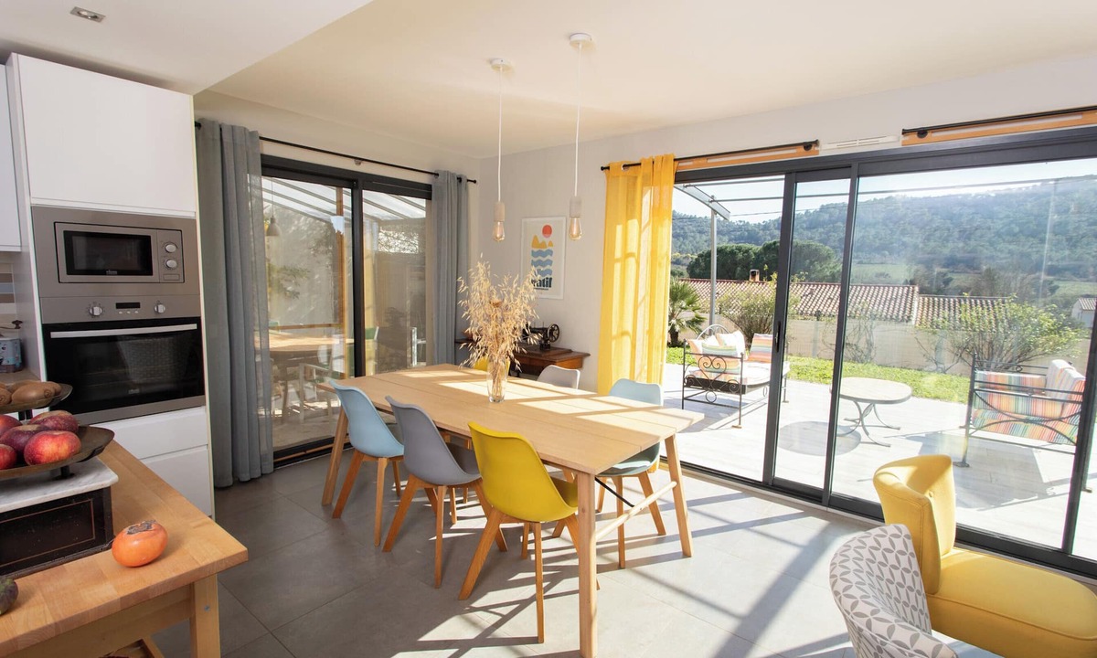 Pierrefeu-du-Var Villa | Pierrefeucaine stopover