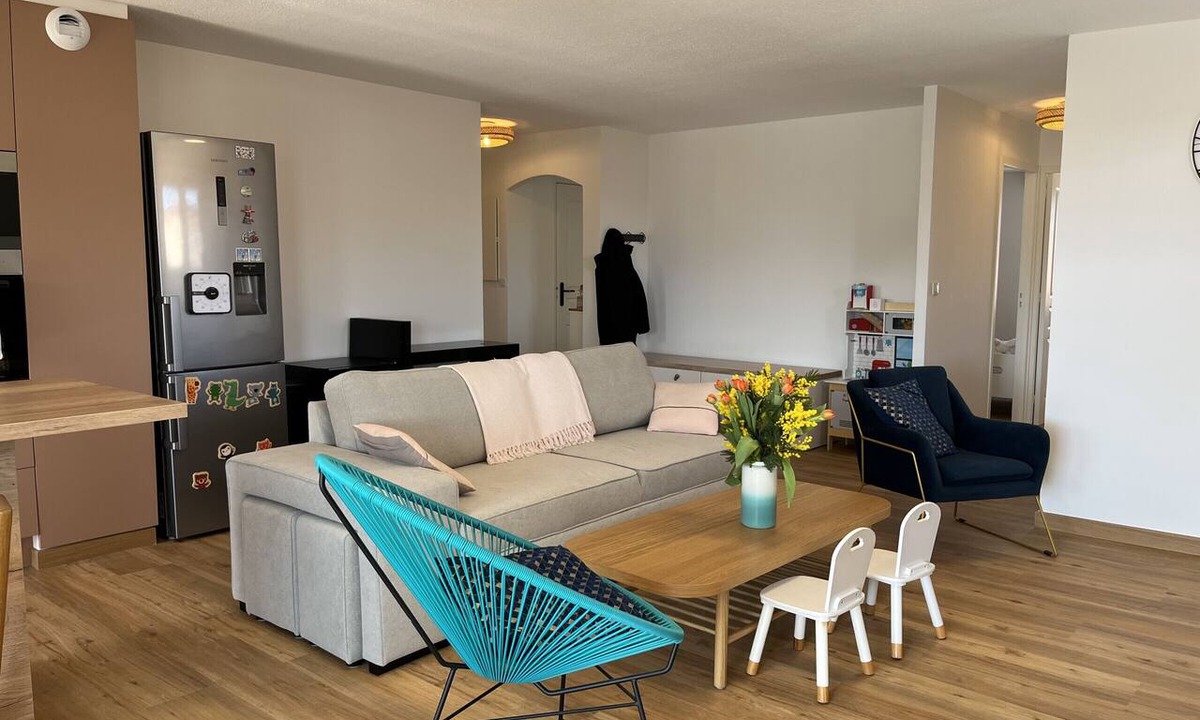 Frejus Plage Apartment | PORT FREJUS, Rare to rent last floor housing, air conditioned, new condition, very nice services, for 8 people, closed garage