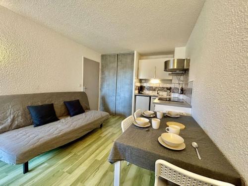 Sainte-Maxime Apartment | PRECO 459 SAINTE MAXIME Studio cabine 4 couchages Piscine et parking