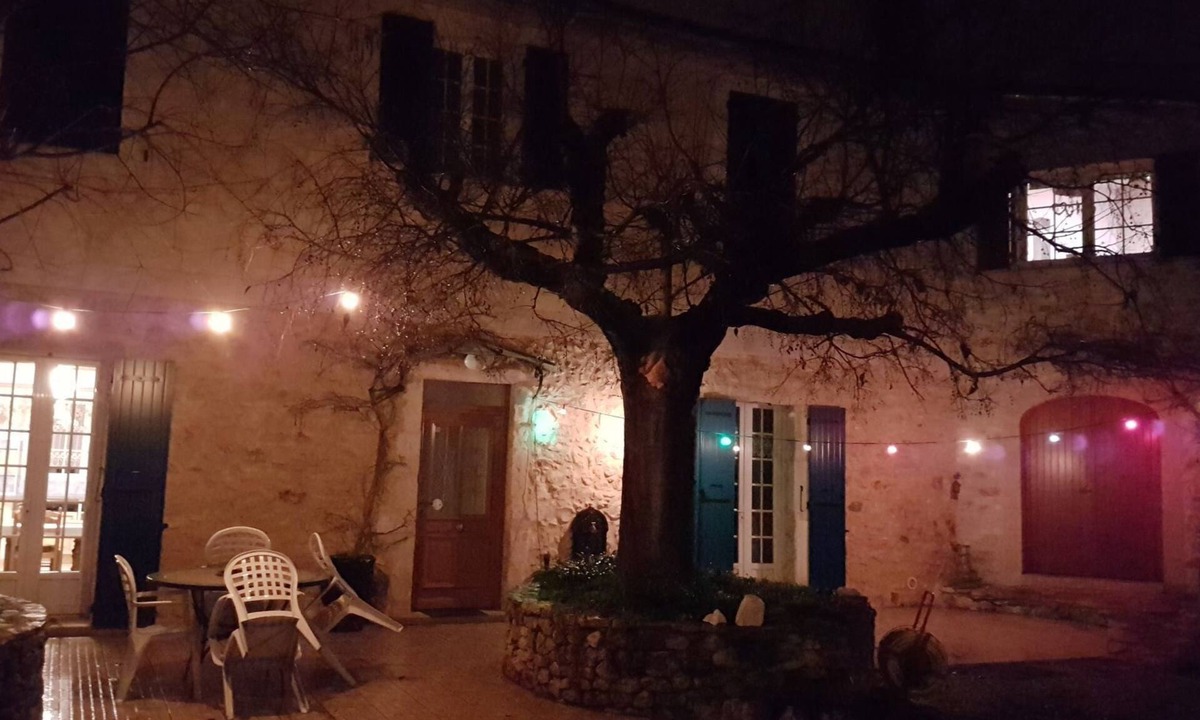 Russan House | Pretty restored farmhouse in an old wine farm between Uzes and Nîmes