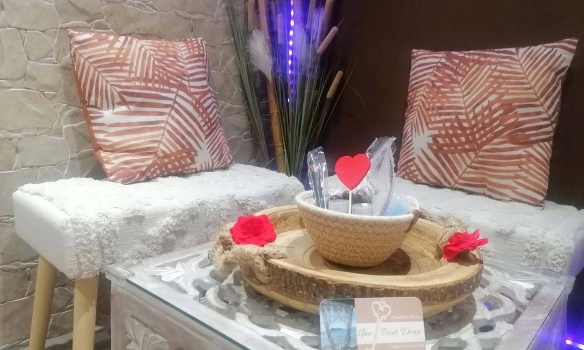 Cuges-les-Pins Bed & Breakfast | Private guest room with patio and spa in Provence