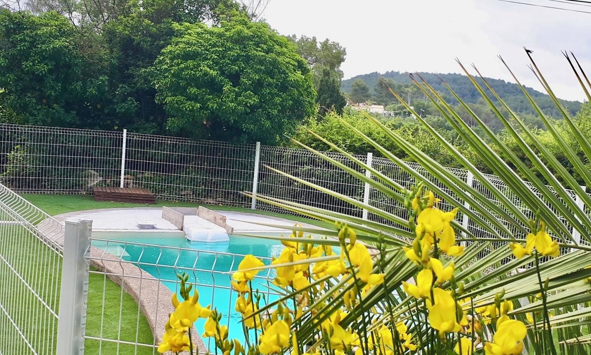 Pernes-les-Fontaines House | Private house with air conditioning, pool, outdoor eating area, and garden