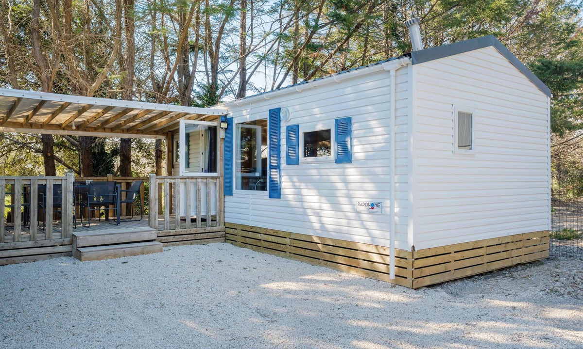 Pelissanne House | Pro Mobile Home with Secure Parking, Private Terrace & Wi-Fi