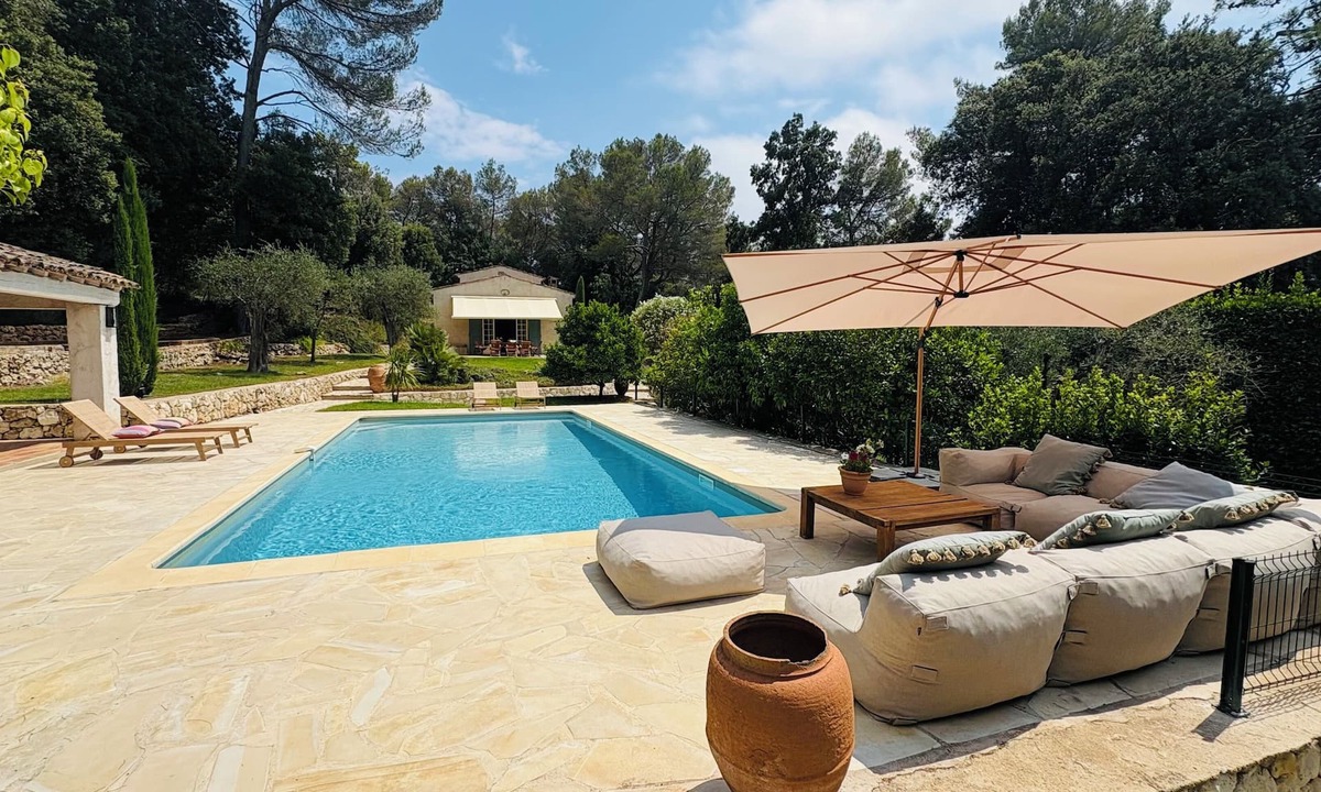 Roquefort-les-Pins House | Provençal house with swimming pool in a private lane