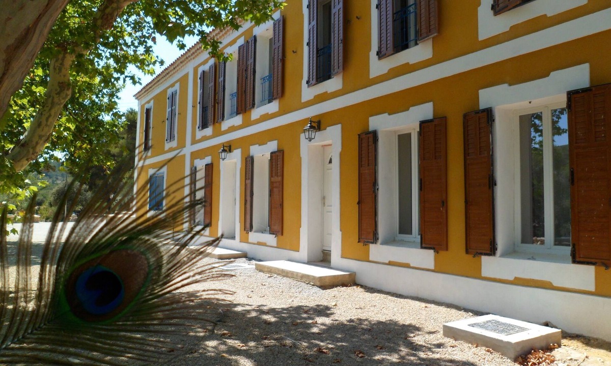 Ventabren House | Provencal farmhouse renovated exceptional setting,