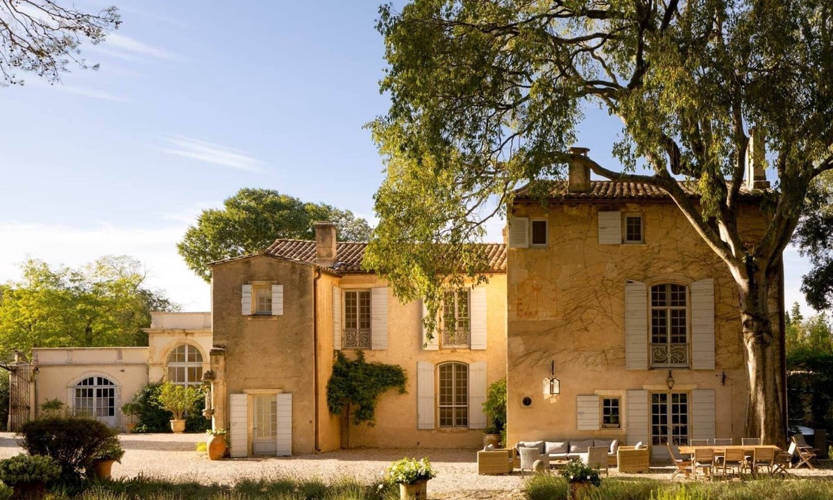 Saint-Etienne-du-Gres House | Provencal country house, swimming pool, tennis court, air conditioning