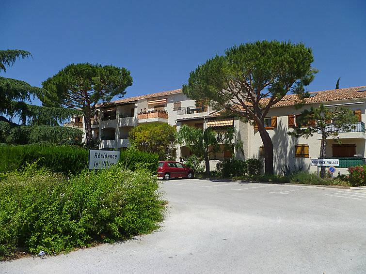Saint-Cyr-sur-Mer Apartment | Provence Village