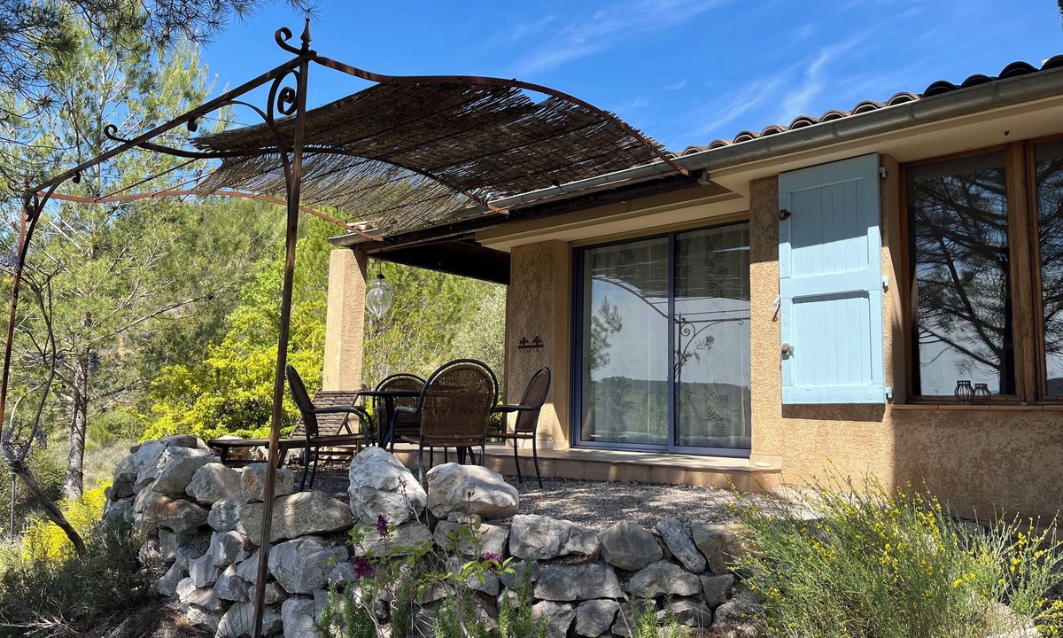 Esparron-de-Verdon Cottage | Provence vacation home with lake view - 2 bedrooms, terrace & fireplace by the lake