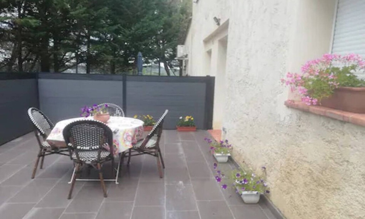 Est Apartment | Quiet apartment with terrace in the Provencal countryside