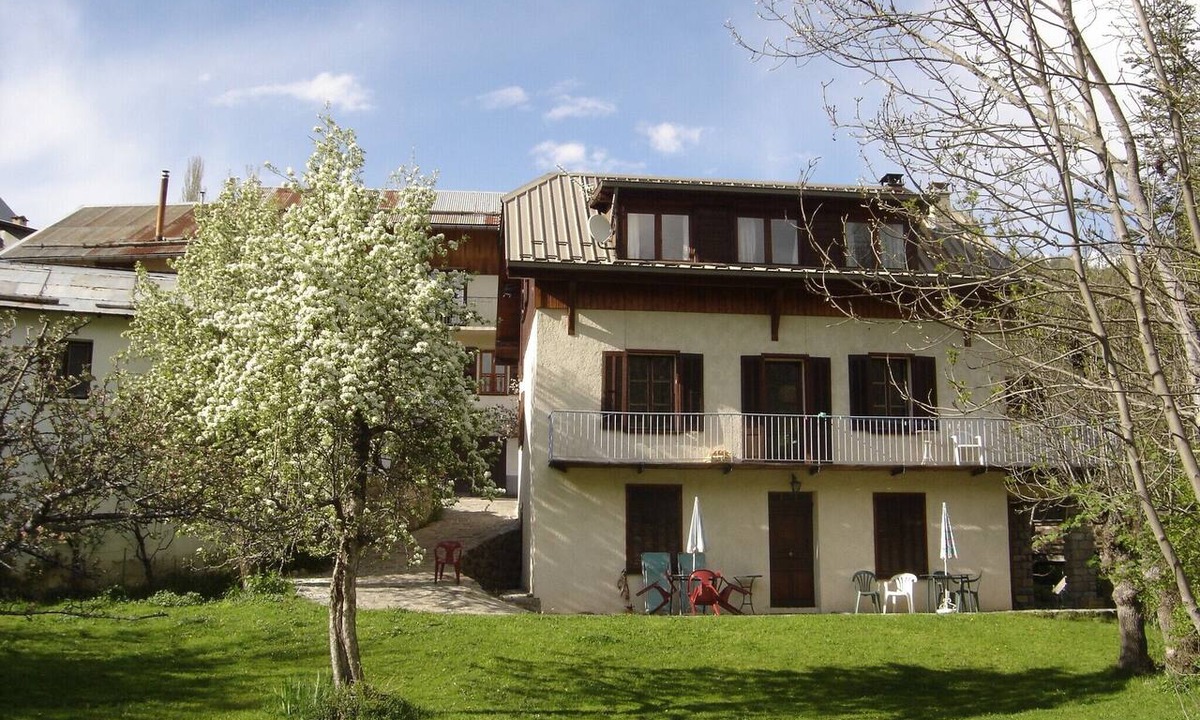 Allos Apartment | Quiet apartment with garden, close to the village