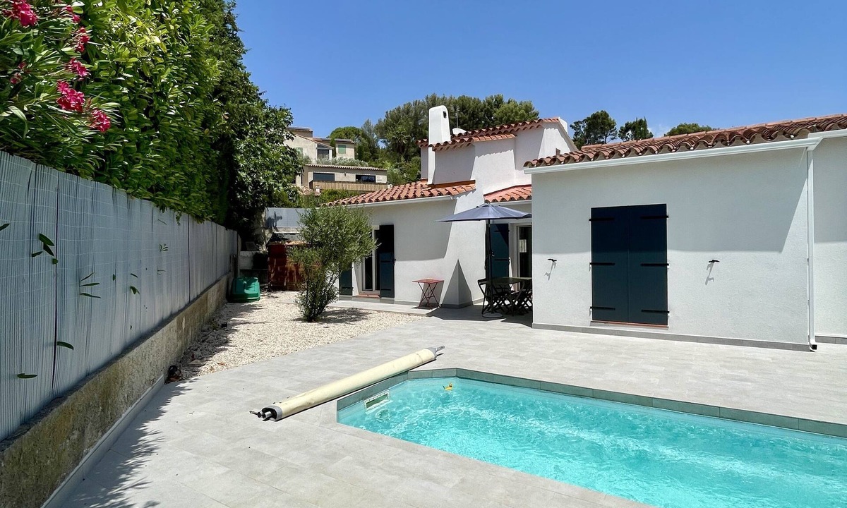 Carnoux-en-Provence House | Quiet family home with private pool
