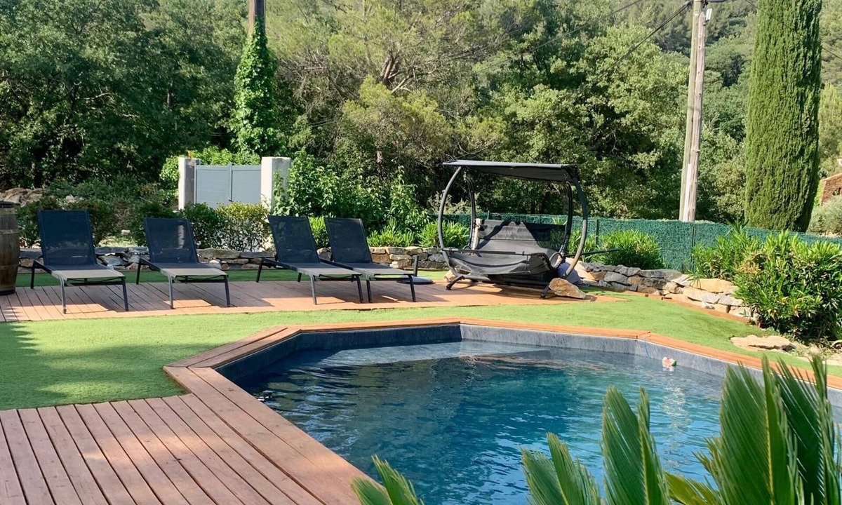 Evenos House | Quiet house