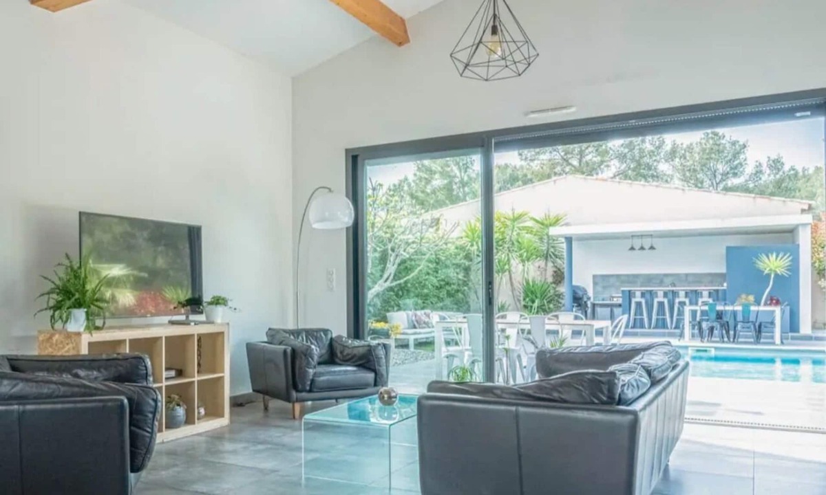 Ceyreste Villa | Quiet villa in the Provençal pine forest
