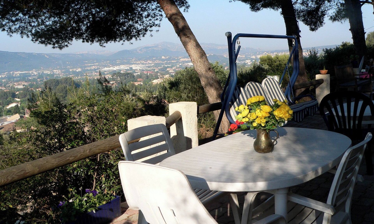 Gemenos House | QUIET VILLA WITH VIEW AND POOL, AT THE FOOT OF PARC ST PONS AND 15 MINUTES FROM CASSIS