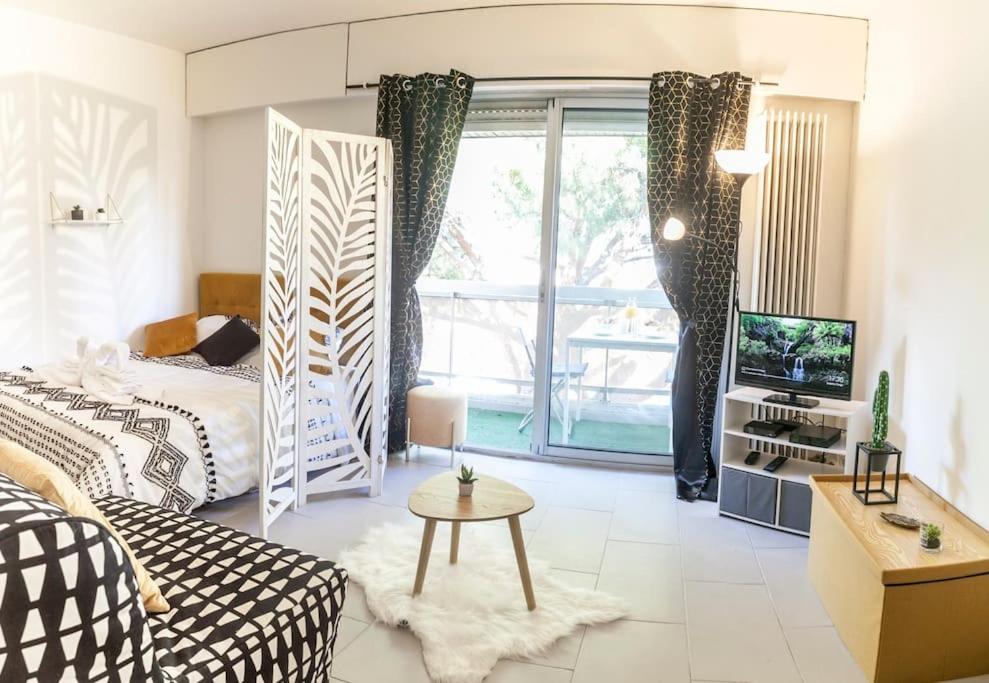 La Plage Apartment | Résidence Bord de Mer-Terasse-plage prado David