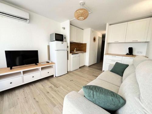 Le Grau-Du-Roi Apartment | Résidence Le Lagon Bleu - Studio cabine 4 couchages avec climatisation et piscine MAE-7111