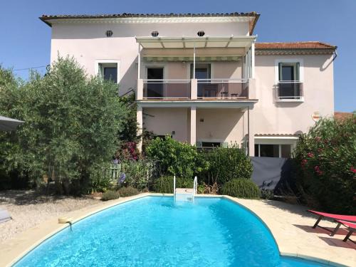 Roujan Apartment | Résidence méditerranéenne, piscine, jardin pour 6 personnes