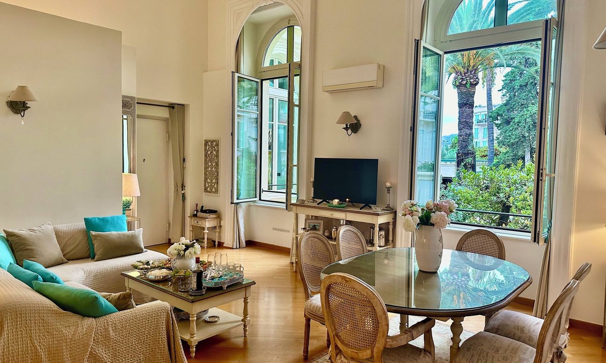 Old Town Apartment | 🍋 RARE FIND - STUNNING SEAFRONT APARTMENT IN TROPICAL GARDENS - IDEALLY LOCATED