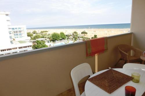 Bibione Apartment | Relaxing studio apartment with side sea view