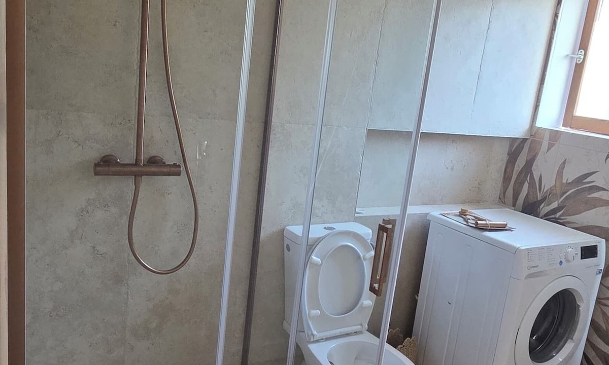 Roullens Apartment | Renovated Apartment 15 Minutes from the Medieval City