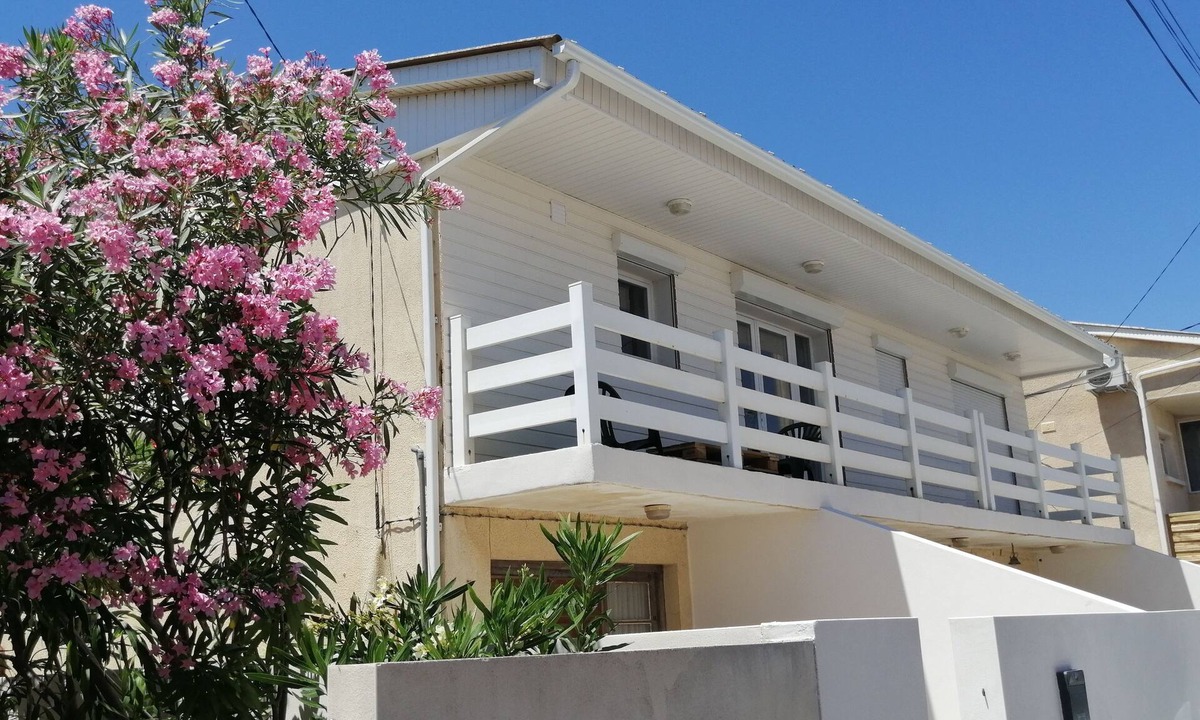 Gruissan Plage House | Renovated chalet, walking distance to shops and sea, Gruissan plage