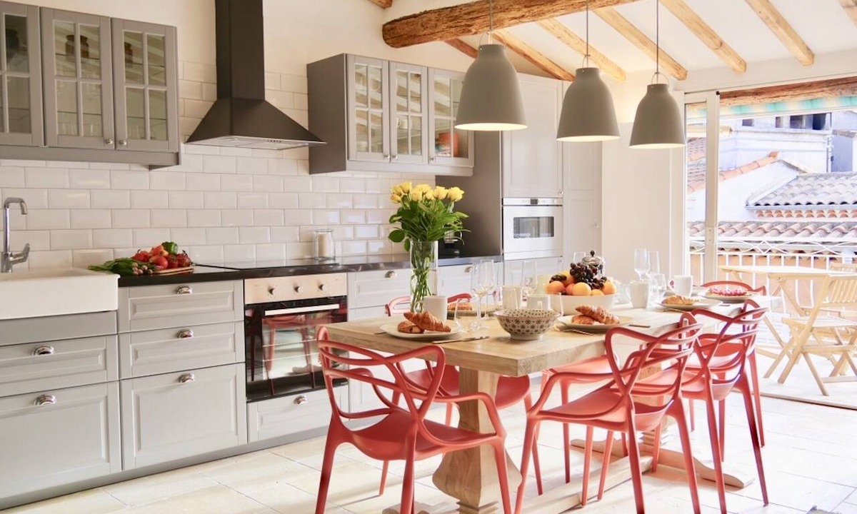 Antibes Old Town Apartment | RENOVATED Charming 3 bd apartment w. outdoor terrace in old town of Antibes