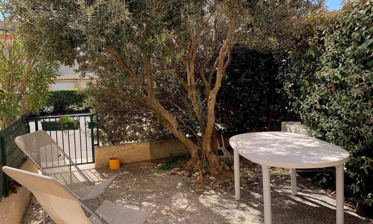 Meze Apartment | Renovated studio near beach with air conditioning and parking
