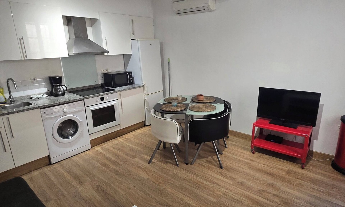 Avignon City Centre Apartment | Renovated, two-room flat with air-conditioned, Vernet district, in city centre