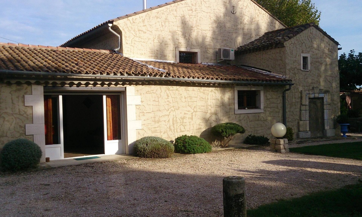 Barbentane Apartment | Rent 2 rooms of 50 m2 in mas provençal.