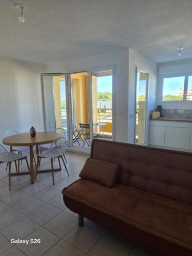 Port-Saint-Louis-du-Rhone Apartment | Residence Azur