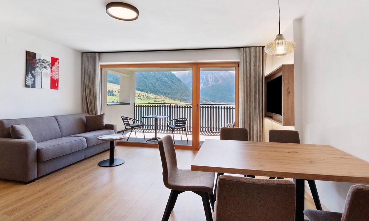 Resia Apartment | Residence Froy Apartment 3 – Lake View, Whirlpool & Breakfast Included