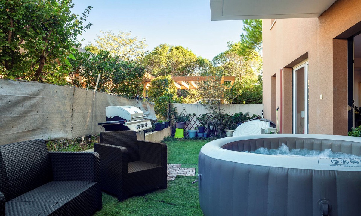 Les Baumettes Apartment | Residence "Les Terrasses Des Calanques" with Private Terrace, Private Whirlpool & Wi-Fi