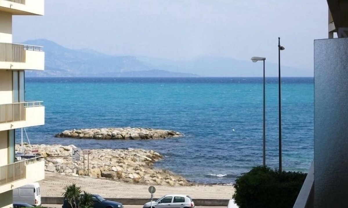 Cap-d'Antibes Apartment | Riviera at its Best: Elegant and Exceptional 5-Star-Rated 1BR w/Beachfront+Pool