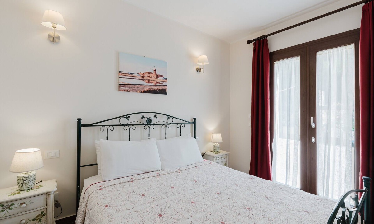 Rilievo Apartment | Room 'Maidda' with Shared Garden, Wi-Fi and Air Conditioning