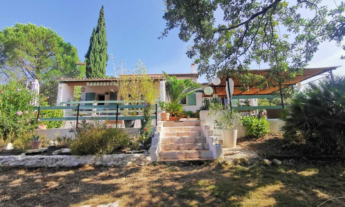 Ners Bed & Breakfast | Room with terrace and pool between Nîmes and Alès. Magnificent view of the Cévennes