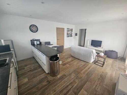 Velaux Apartment | Roque and Terrace T2 top of Villa