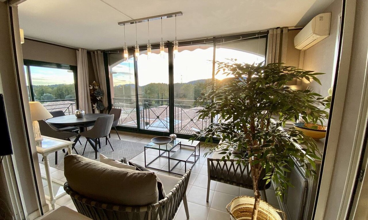 Mougins Apartment | Royal Mougins Golf (Nr Cannes) superb location for coast and villages .