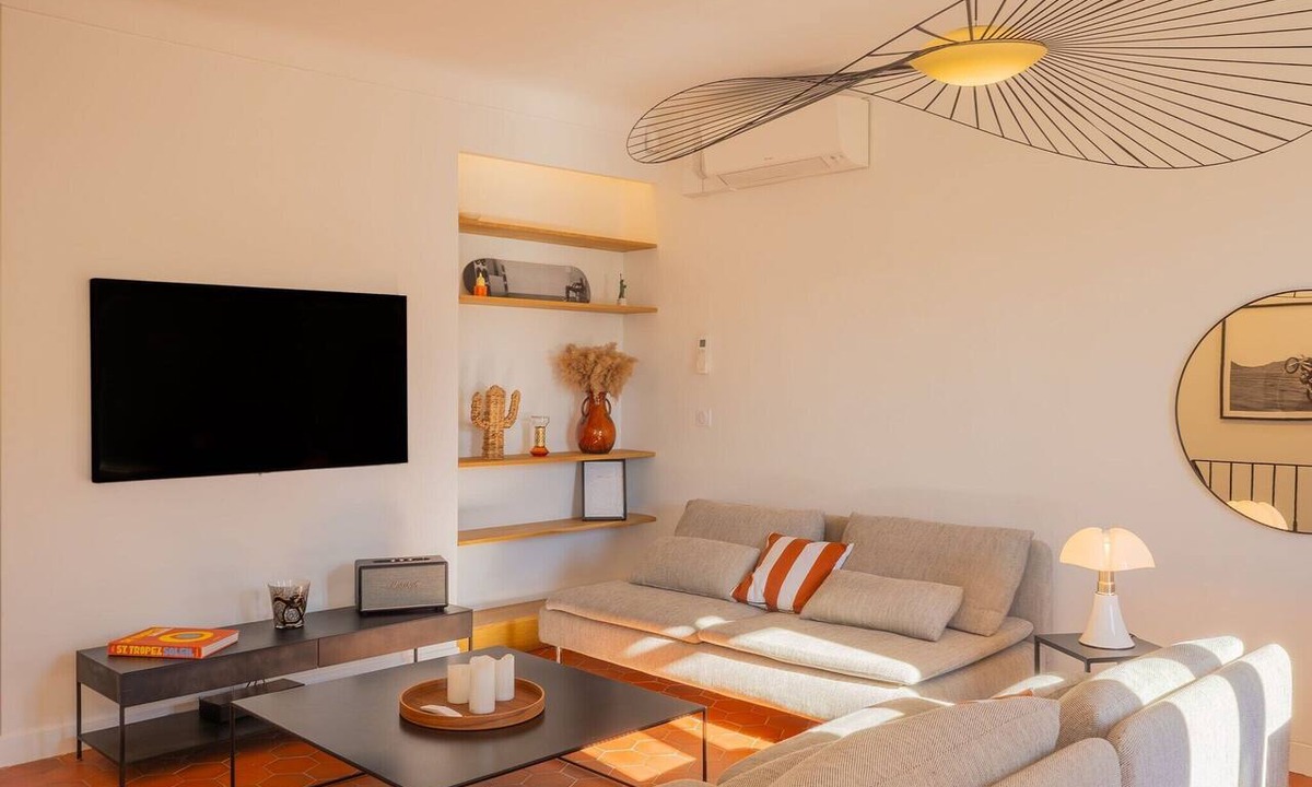 Saint-Tropez City Centre Apartment | Saint-Tropez: Bright apartment near the port