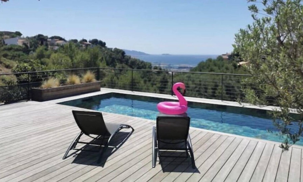 Verduron Villa | Sea ​​view and quiet greenery