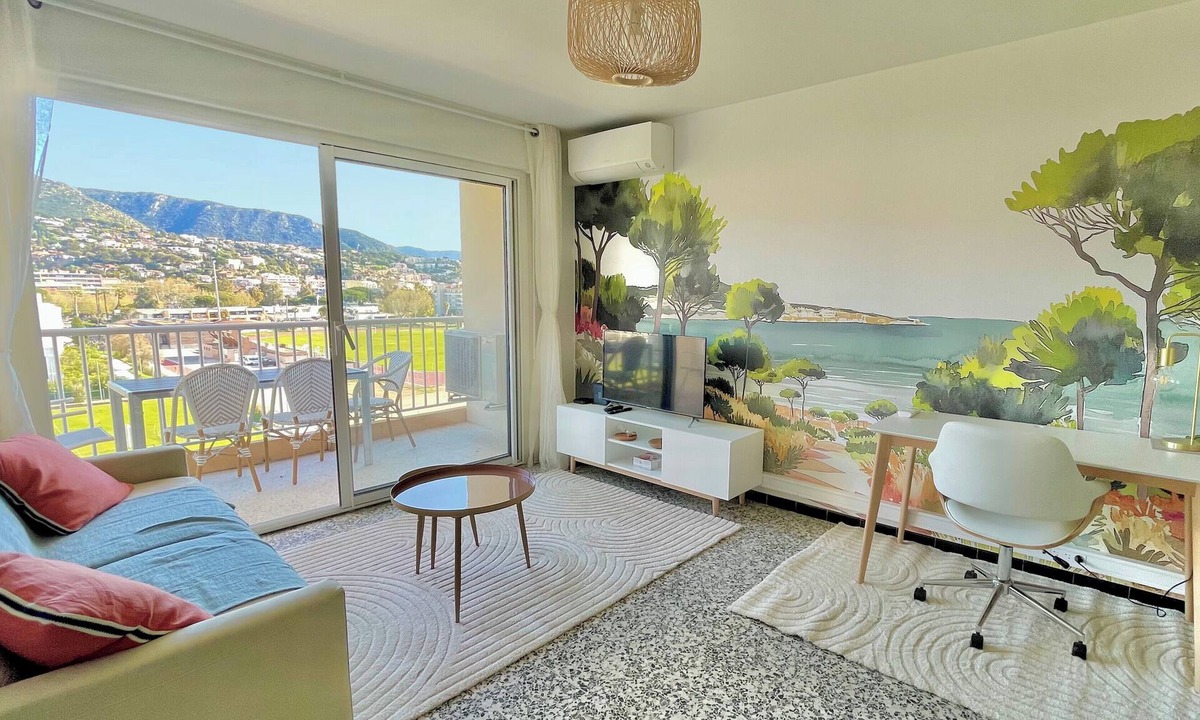Le Lavandou Apartment | Sea View Pool Air Conditioning Beach 300m Away Rated 3 stars