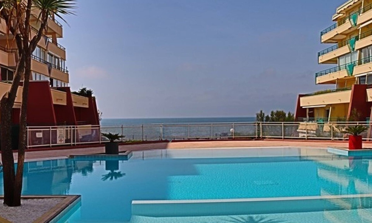 Sete Apartment | Seafront apartment for 4 in Sète with private parking