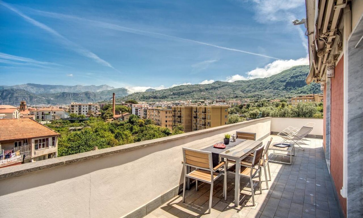Sorrento Historic Centre Apartment | SeaView Apartment Sorrento center!