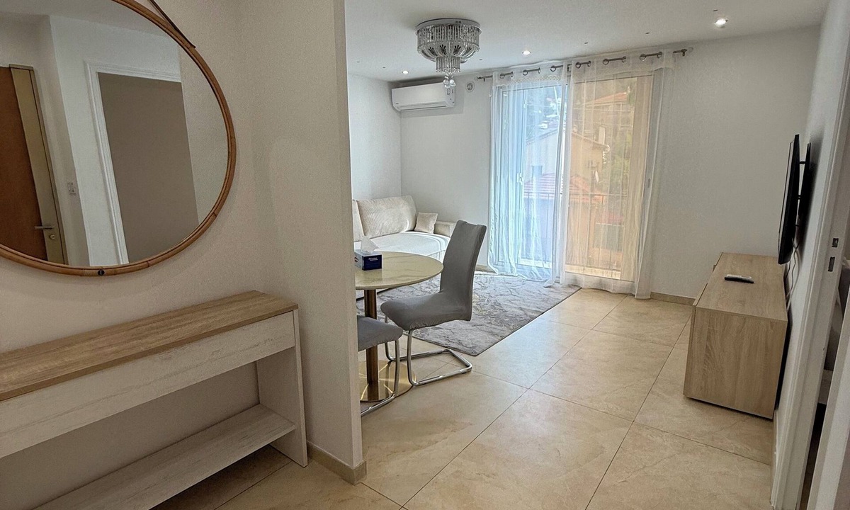 Prado - Republique Apartment | Serene 3-bedroom apartment with AC in beautiful Cannes