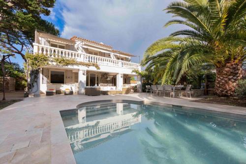 Cap-d'Antibes Villa | Serene Cap d’Antibes retreat with heated pool steps from the beaches