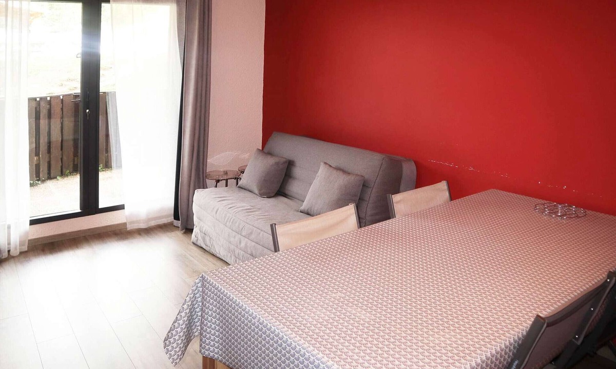Les Orres Apartment | Ski-in/Ski-out Apartment for 8 with Terrace and Stunning Views