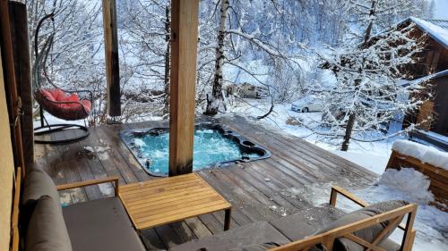 Les Claux Ski Chalet | Ski-in/Ski-out Chalet, Quiet Location, and Jacuzzi
