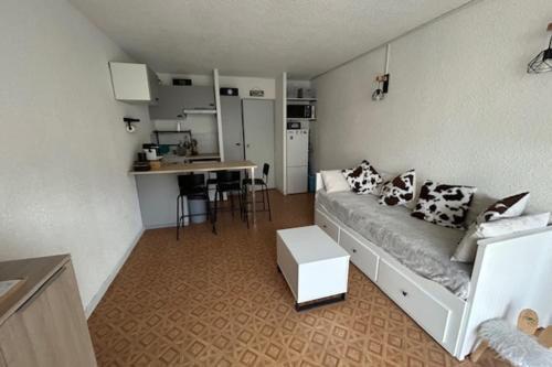 Le Sauze Apartment | South-facing terrace studio in resort center