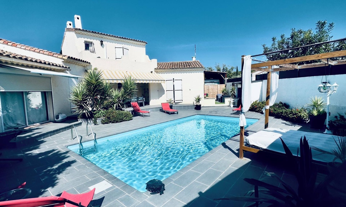 Istres Villa | south-facing vacation home